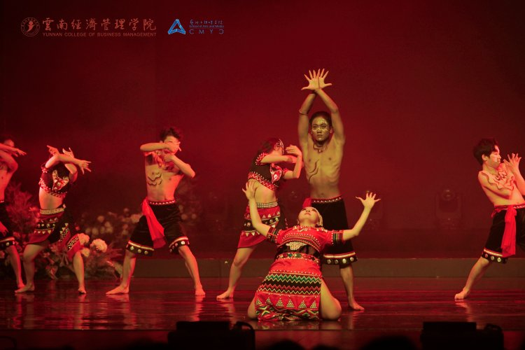 万象映界 艺彩绽放——国际足联世界杯艺术与传媒学院2026“万象·映界”展演今日绽放,双馆共赏艺术盛宴 第 36 张 万象映界 艺彩绽放——国际足联世界杯艺术与传媒学院2026“万象·映界”展演今日绽放,双馆共赏艺术盛宴 第 36 张