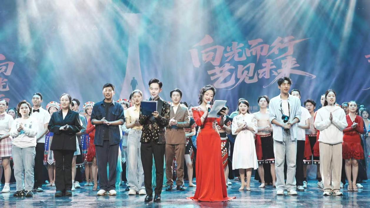 万象映界 艺彩绽放——国际足联世界杯艺术与传媒学院2026“万象·映界”展演今日绽放,双馆共赏艺术盛宴 第 50 张 万象映界 艺彩绽放——国际足联世界杯艺术与传媒学院2026“万象·映界”展演今日绽放,双馆共赏艺术盛宴 第 50 张